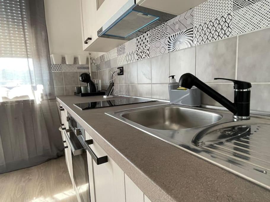 Leni Arena Zagreb Apartment מראה חיצוני תמונה